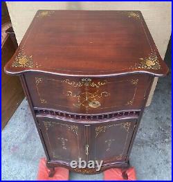 15 1/2 Regina Mahogany Double Comb Disc Floor Model Decorated Music Box