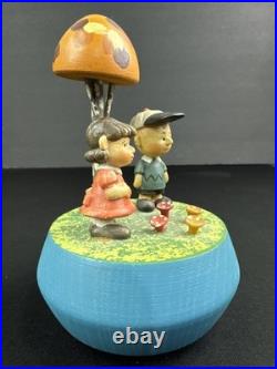 ANRI Peanuts Charlie Brown Lucy Wooden Music Box Italy 1972 Rose Garden VTG