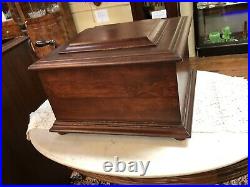 Antique. Regina Hand Crank Music Box & 16 Discs Beautiful Mahogany Wood Case
