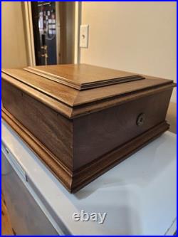 Antique/Vintage 19th C. REGINA Victorian Table Top Music Box -Plays 15.5 Discs