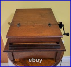 Antique ca1890 MECHANICAL ORGANETTE COMPANY Paper Roller Organ Mu G2U