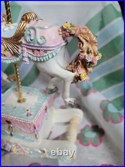 Capodimonte style Self rocking, Music box figurine, Pastel Rose's, Original