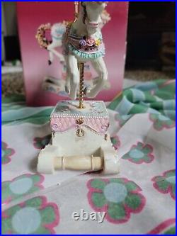Capodimonte style Self rocking, Music box figurine, Pastel Rose's, Original