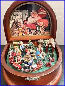 Coca Cola Holiday Music Box Danbury Mint Santa Clause Coming to Town RARE! VTG