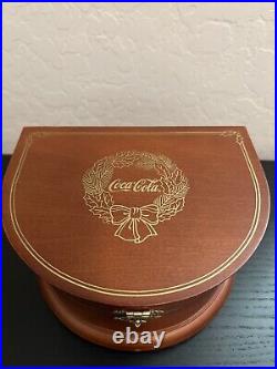 Coca Cola Holiday Music Box Danbury Mint Santa Clause Coming to Town RARE! VTG