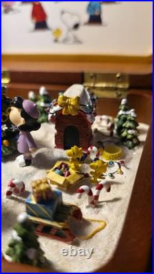 Danbury Mint the Peanuts Merry Christmas Charlie Brown Music Box Danbury Mint the Peanuts Merry Christmas Charlie Brown Music Box