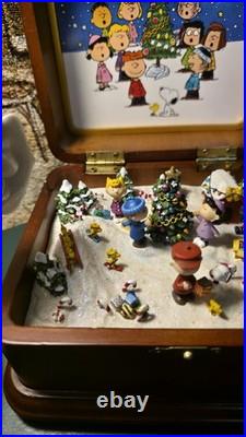 Danbury Mint the Peanuts Merry Christmas Charlie Brown Music Box Danbury Mint the Peanuts Merry Christmas Charlie Brown Music Box
