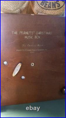 Danbury Mint the Peanuts Merry Christmas Charlie Brown Music Box Danbury Mint the Peanuts Merry Christmas Charlie Brown Music Box