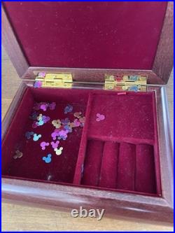 Disney musical jewelry box lady And The Tramp 1990 In Excellent Condition. Rare