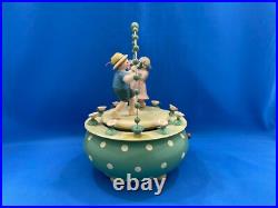 ERZGEBIRGE Wendt Kuhn THORENS Music Box Dancing Couple Carved Wood Germany vtg