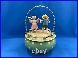 ERZGEBIRGE Wendt Kuhn THORENS Music Box Dancing Couple Carved Wood Germany vtg