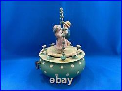 ERZGEBIRGE Wendt Kuhn THORENS Music Box Dancing Couple Carved Wood Germany vtg