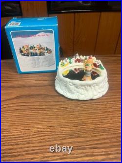Enesco Christmas Around the World Music Box Magnetic Ice Skating Bear Works