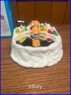 Enesco Christmas Around the World Music Box Magnetic Ice Skating Bear Works