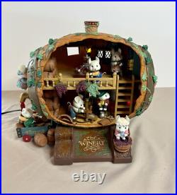 Enesco Grape Expectations Mice Winery Plays Finiculi Funicula Music Box, Video
