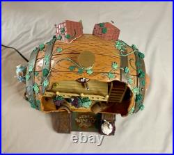 Enesco Grape Expectations Mice Winery Plays Finiculi Funicula Music Box, Video