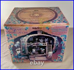 Enesco Grape Expectations Mice Winery Plays Finiculi Funicula Music Box, Video