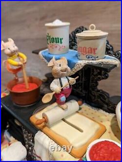 Enesco Music Box Home on the Range Deluxe Action Musical Mice Stove Baking Pies