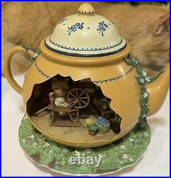 Enesco Teapot Bungalow Lighted Moving Music Whiskerflick Family Mice House VIDEO