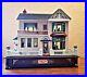 Enesco-Victorian-Vignette-Animated-Multi-Action-Musical-Doll-House-withBox-01-zqu