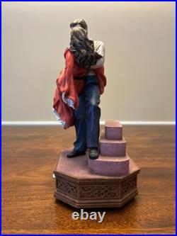 Gone With The Wind Scarlett & Rhett On Stairs Music Box SFMB 1999