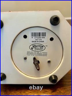 Gone With The Wind Scarlett & Rhett On Stairs Music Box SFMB 1999