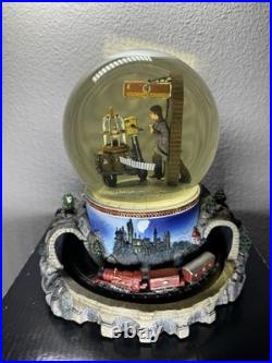 Harry Potter San Francisco Music Box Hogwarts Express Water Globe YELLOW WATER