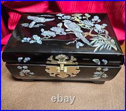 Korean Najeonchilgi (mother-of-pearl lacquerware) jewelry box Vintage