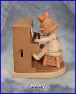 Marvel Lucy Atwell Memory Of Yesterday Enesco Piano Girl Little Song Pottery Dol