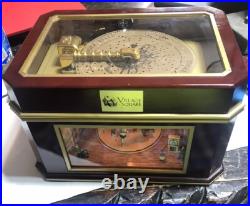 Mr Christmas village square Holiday Music Box With 16 Discs Vintage