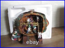 NIB Enesco Grape Expectations Mice Winery Plays Finiculi Funicula Music Box READ