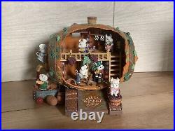 NIB Enesco Grape Expectations Mice Winery Plays Finiculi Funicula Music Box READ