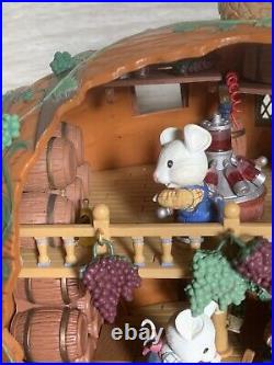 NIB Enesco Grape Expectations Mice Winery Plays Finiculi Funicula Music Box READ