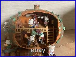 NIB Enesco Grape Expectations Mice Winery Plays Finiculi Funicula Music Box READ