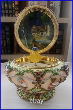 New In Box Disney Snow White & Seven Dwarfs Hinged Trinket Music Box