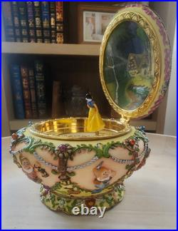 New In Box Disney Snow White & Seven Dwarfs Hinged Trinket Music Box