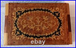 Old Italian Marquetry Torna a Sorrento Music Box with quilted liner