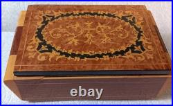 Old Italian Marquetry Torna a Sorrento Music Box with quilted liner