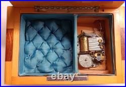 Old Italian Marquetry Torna a Sorrento Music Box with quilted liner