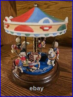 Peanuts / Snoopy Willits Carousel Music Box Item No. 8113