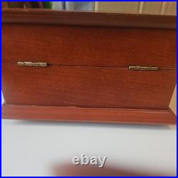 Pre-Owned/VintageThe Danbury Mint Pug in the Window Music BoxTested/Working