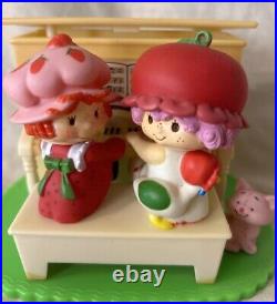RARE 1981 Vintage Strawberry Shortcake Piano Music Box Plays Toy Land Song