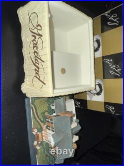 RARE Elvis Presley's GRACELAND The King Vintage 1998 Figurine Music Box Original RARE Elvis Presley's GRACELAND The King Vintage 1998 Figurine Music Box Original