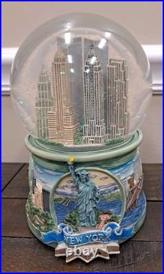 The San Fransisco Music Box Company New York City Twin Tower Snow Globe
