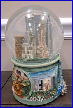 The San Fransisco Music Box Company New York City Twin Tower Snow Globe