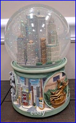 The San Fransisco Music Box Company New York City Twin Tower Snow Globe