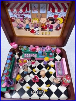 VTG Danbury Mint Happy Valentine's Day, Peanuts music box WORKS GREAT