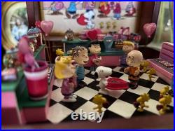 VTG Danbury Mint Happy Valentine's Day, Peanuts music box WORKS GREAT