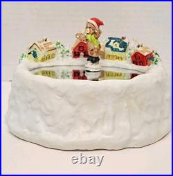 Vintage Christmas Around The World Musical Skating Bear On Pond Original Box