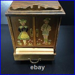 Vintage Hand Made Thrones Jewelry Music Box Schweden Madel Made in Switzerland